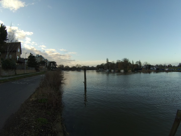 Early morning beside the Thames heading towards Kingston