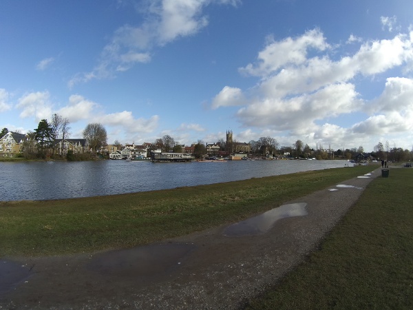 Back on to the Thames heading down river from Molesey