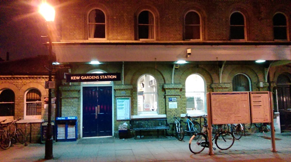 Kew Gardens Station