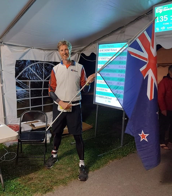 6-jours-de-france-richard-mcchesney-with-nz-flag